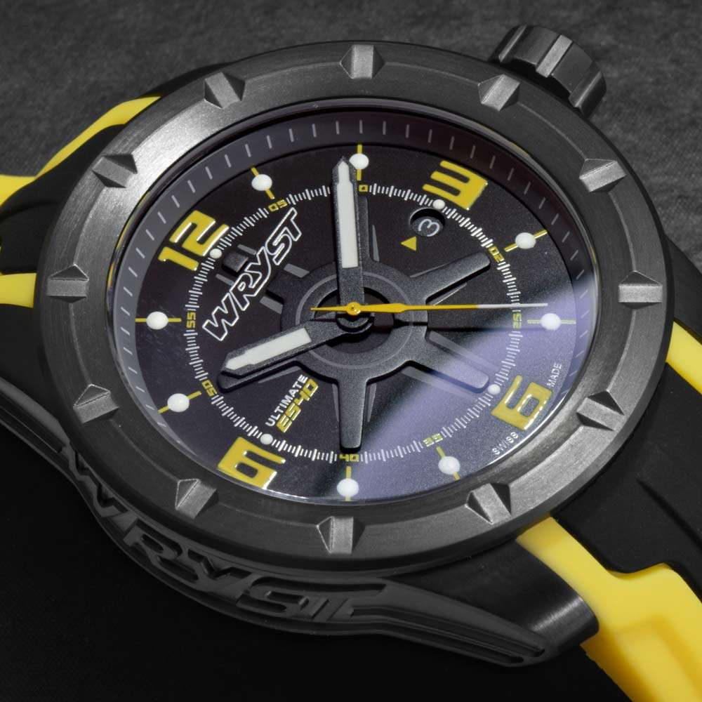 reloj suizo negro y amarillo revestimiento DLC negro