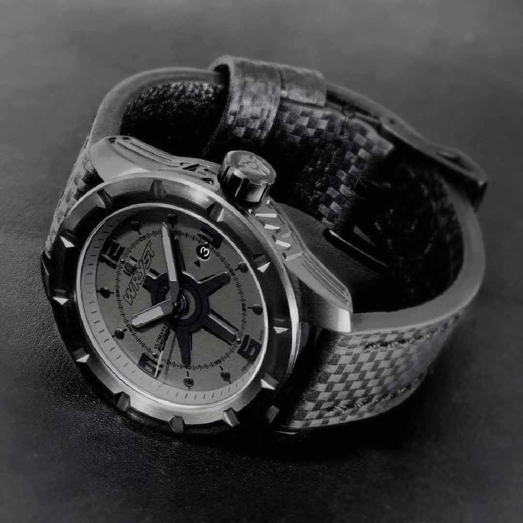 Montre noire inrayable Wryst bracelet fibre de carbone en cuir