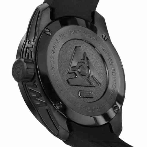 Montre noire inrayable Wryst ES20 Revetement resistant DLC Noir
