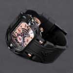 Foto einer schwarzen Uhr mit roségoldenen Details