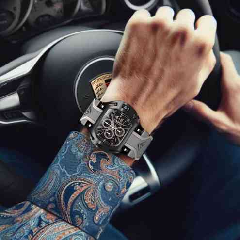 Montre Suisse Chronographe Portée Au Poignet