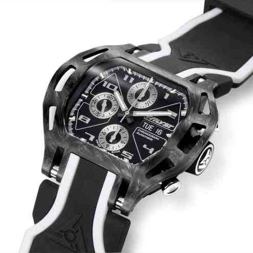 Montre suisse avec boîtier en fibre de carbone forgé