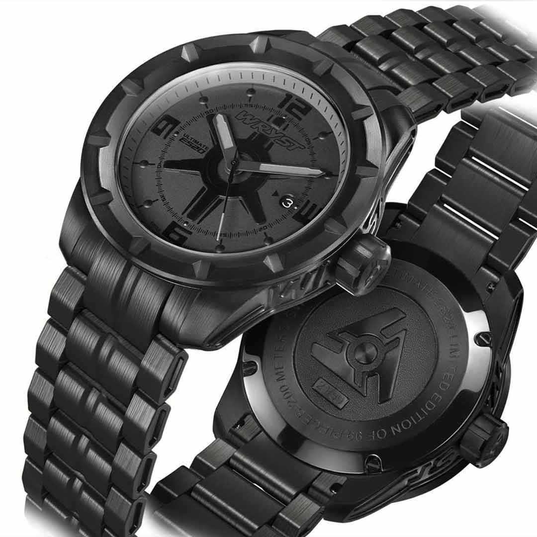 Montre en acier noir