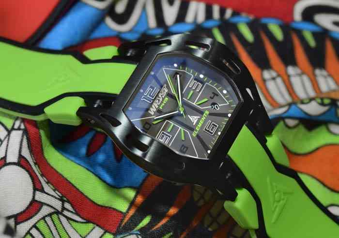 reloj suizo verde
