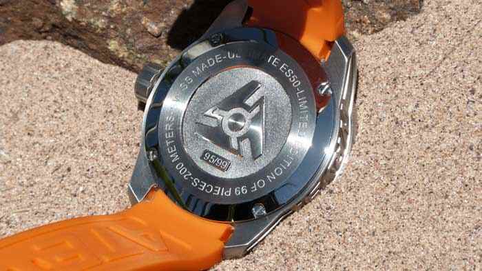 édition limitée montre suisse orange