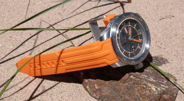 Orange watch ES50 for extreme sports