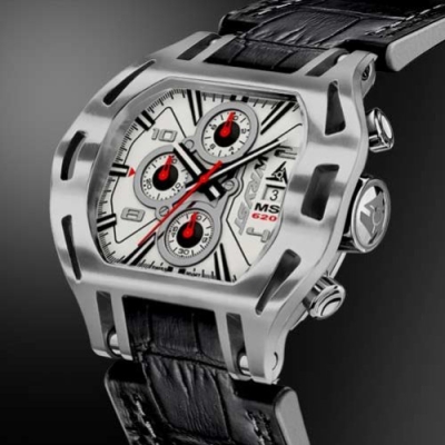 Mens luxury watches Motors - Swiss traditions meet Racing Sports